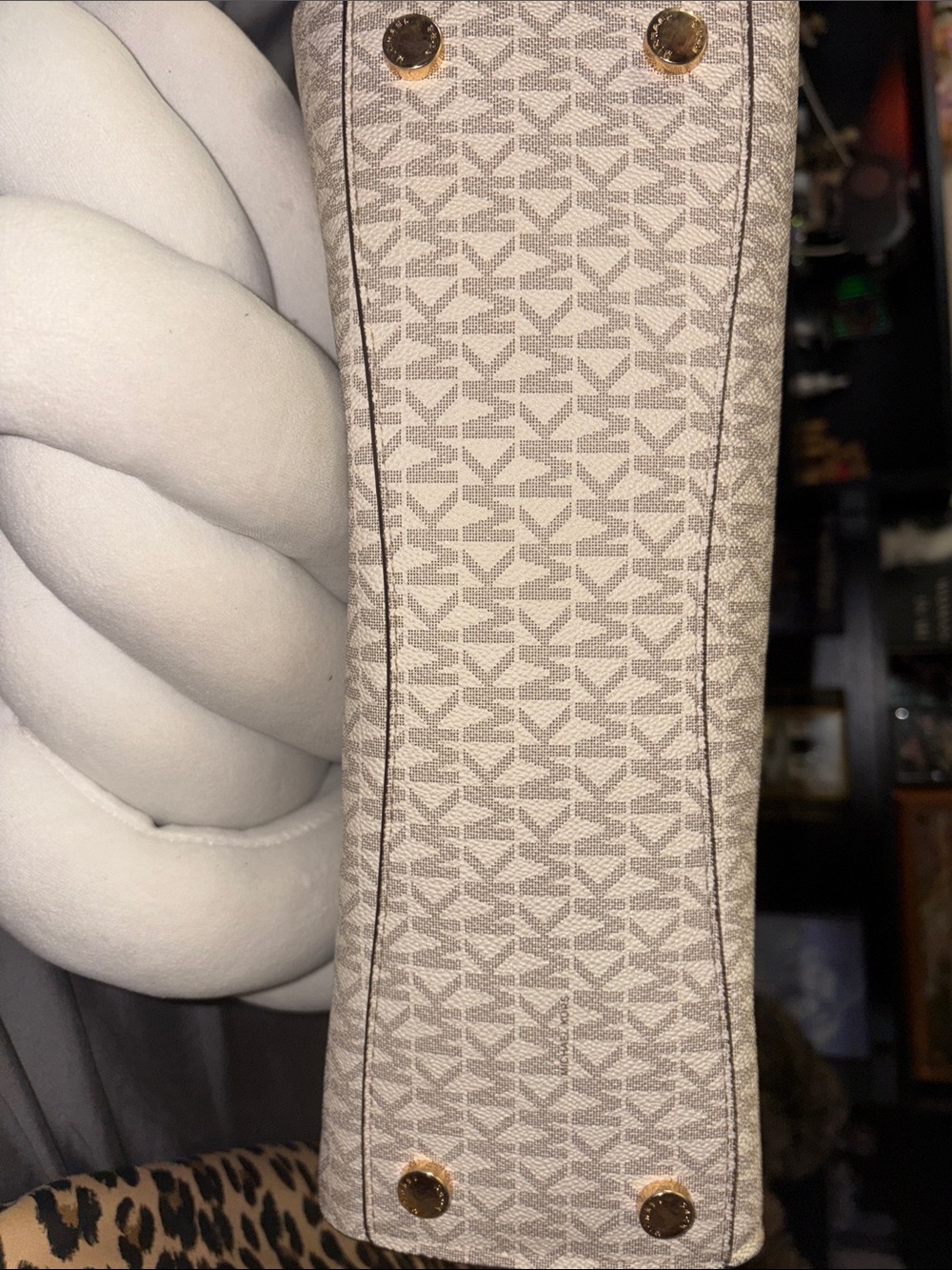 Michael Kors Signature Tote in Vanilla with Acorn Trim and Matching Wallet - Picture 9 of 16